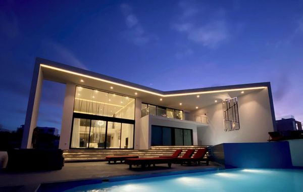 Free night May-Oct ~ New Modern Exquisite Caribbean Oceanfront Villa, 3 Pools - Hoteles con jacuzzi en Isla Mujeres, México