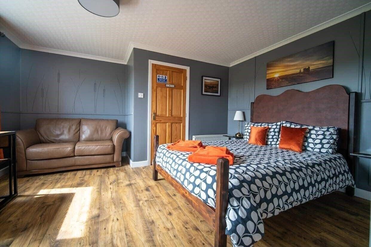 Varios Burnside Cottage