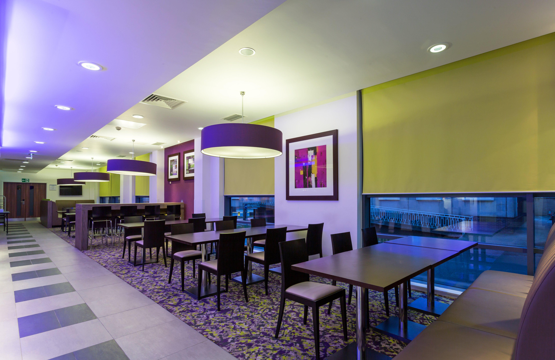 Restaurant Holiday Inn Express Harlow by IHG