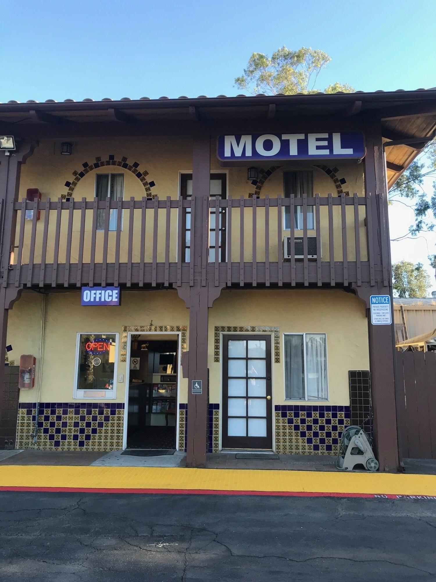 Varios Hacienda Motel