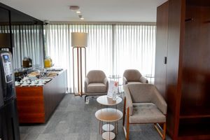 Actividad - Sala VIP Plaza Premium en la zona pública de la T2 - Entrada