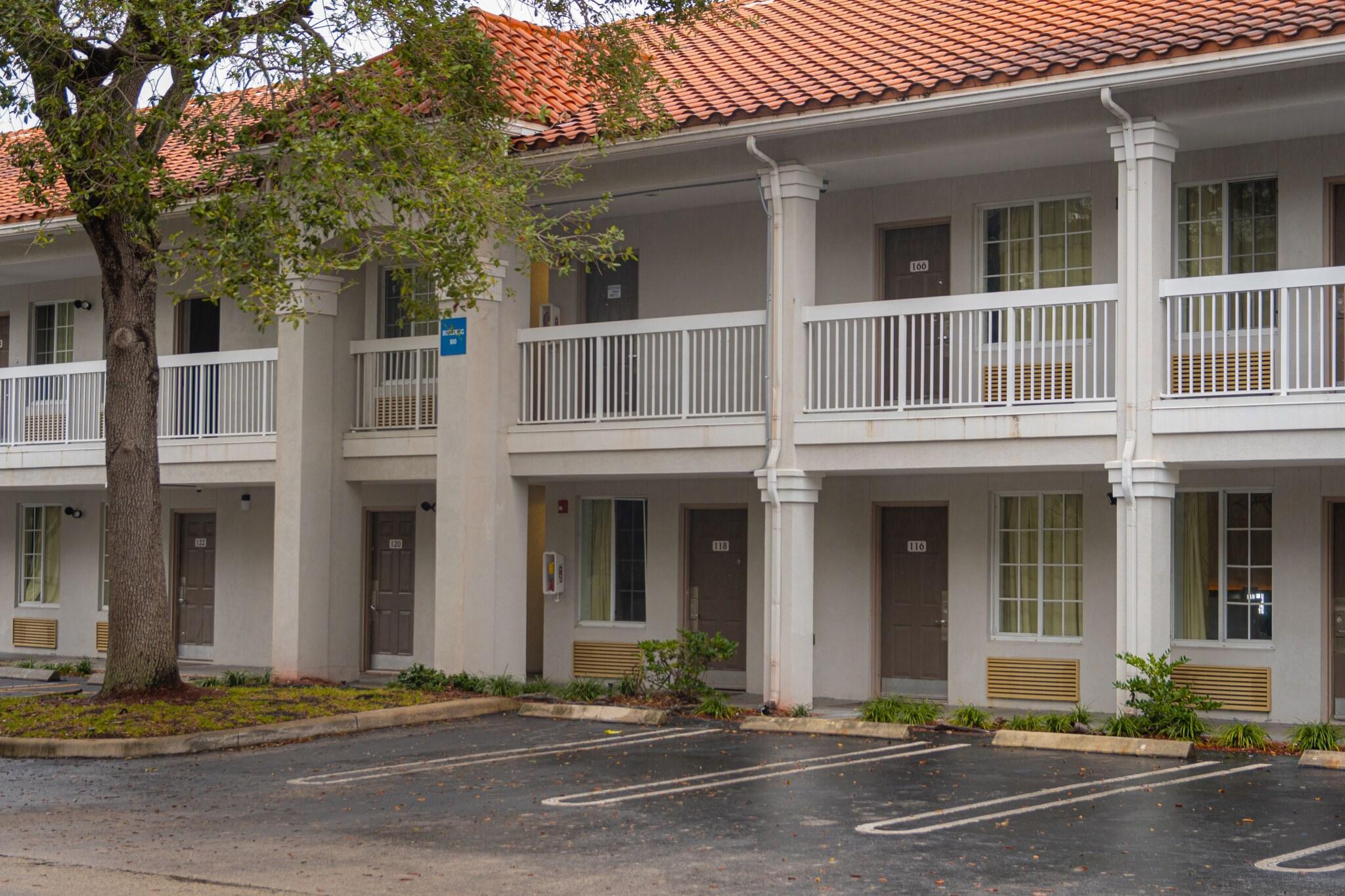 Varios Studio 6 Extended Stay - Coral Springs, FL - Fort  Lauderdale