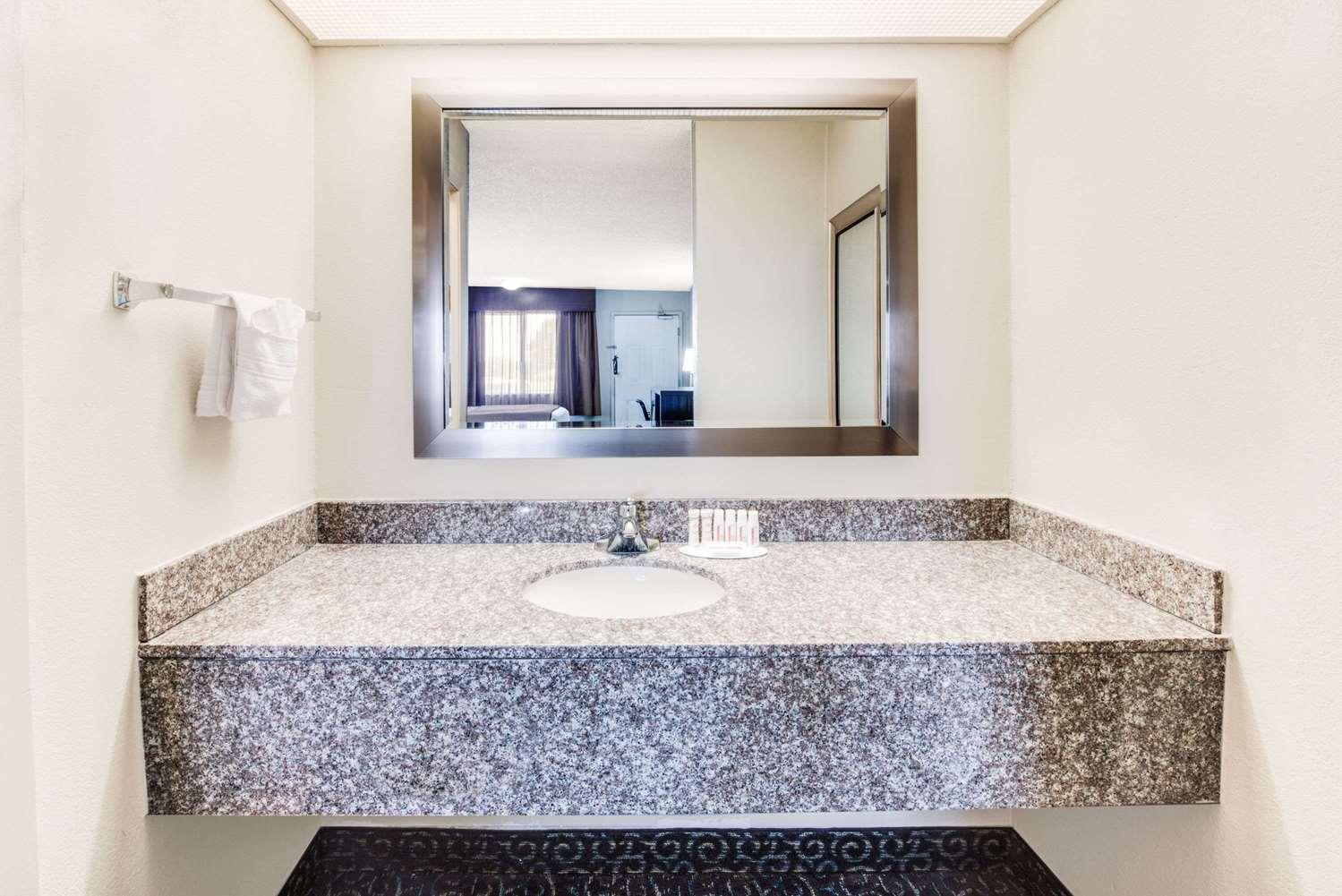 Habitación Super 8 by Wyndham Big Spring TX