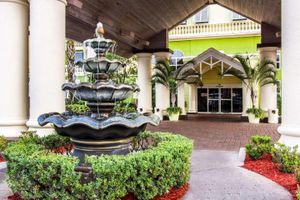 Alojamiento - Comfort Suites Maingate East