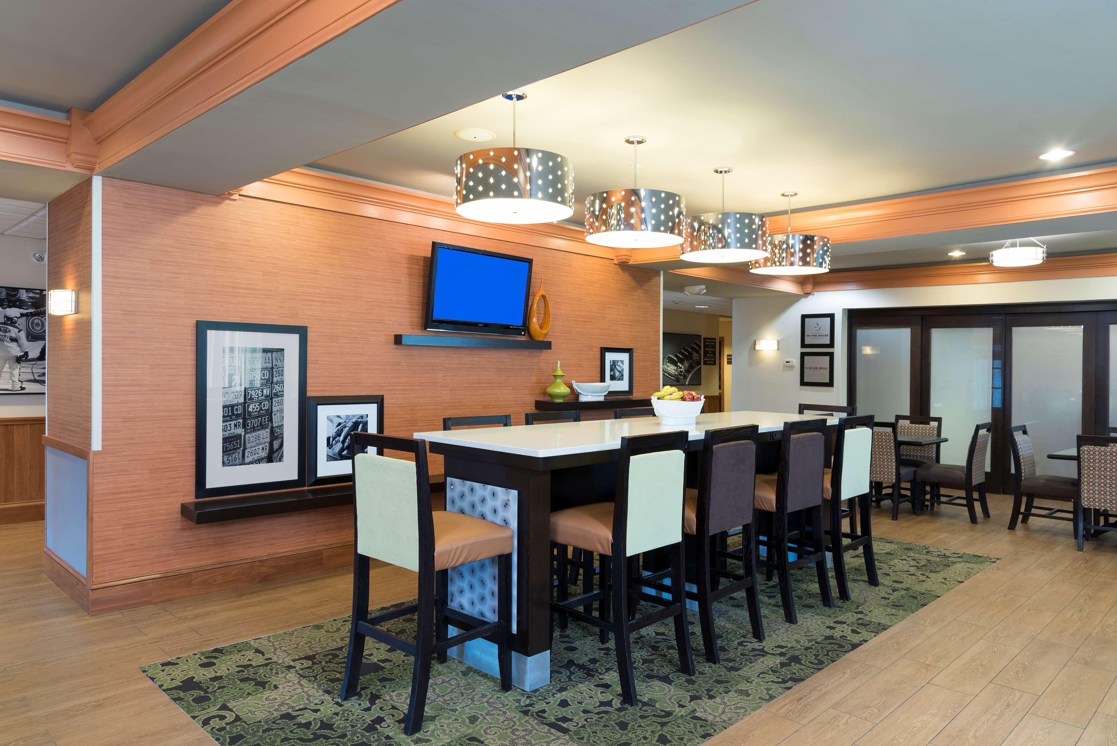 Vista Lobby Hampton Inn & Suites Mansfield-South @ I-71