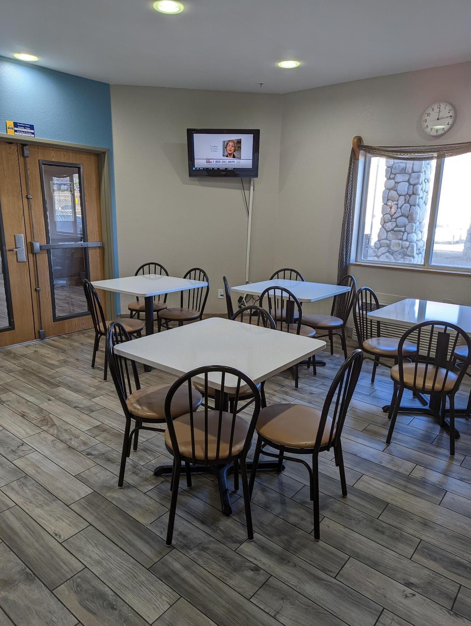 Restaurant Days Inn & Suites by Wyndham Castle Rock