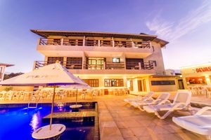 Alojamiento - Pier 85 - Praia & Lounge