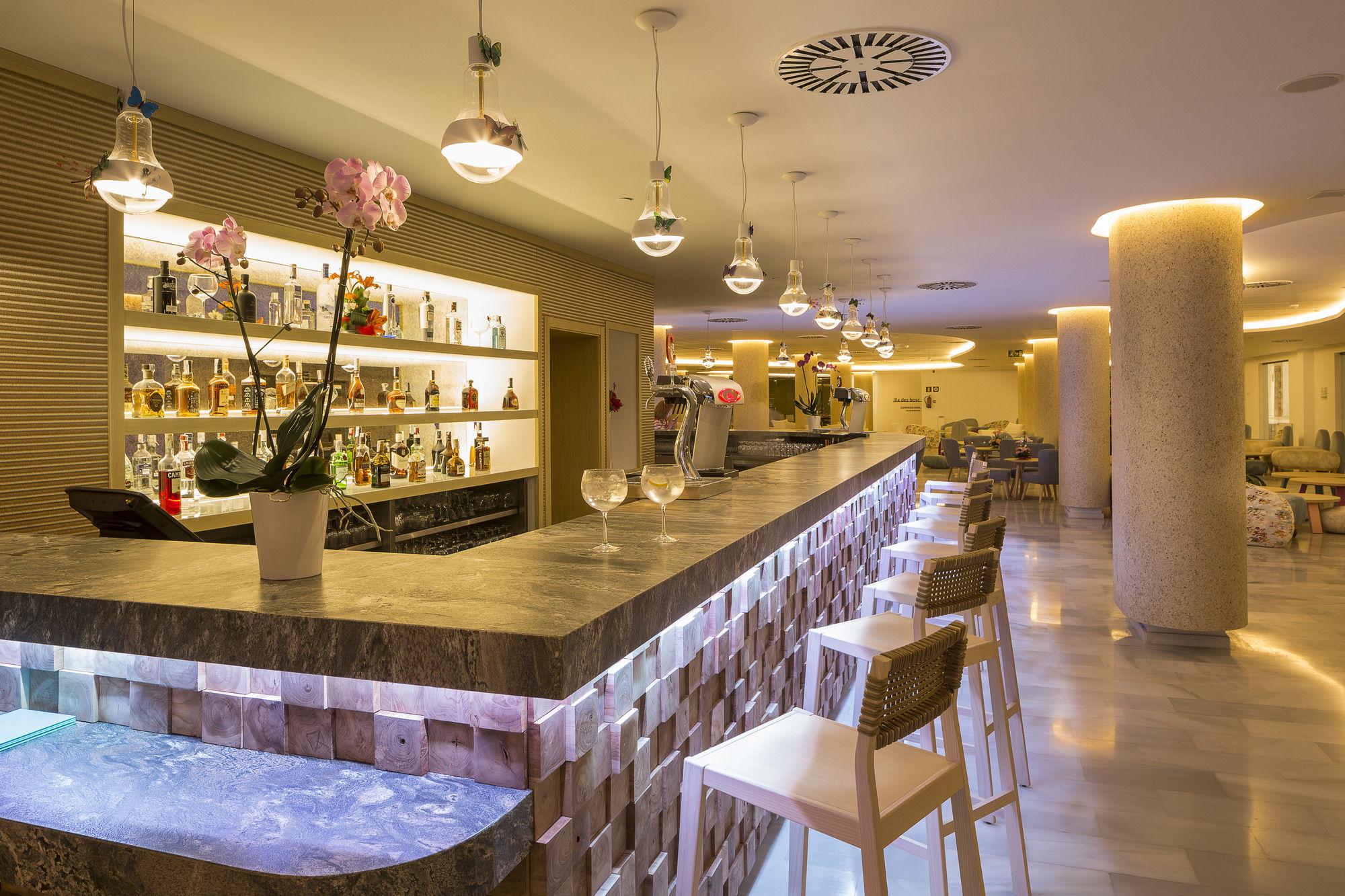 Bar/lounge Grand Palladium White Island Resort & Spa - All Inclusive