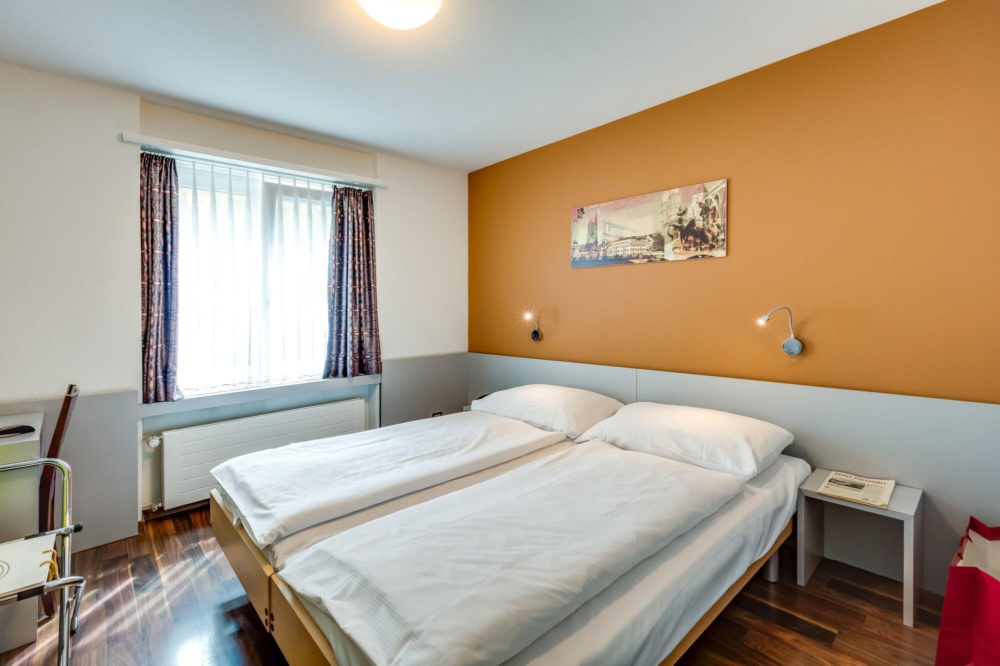 Varios Alexander Guesthouse