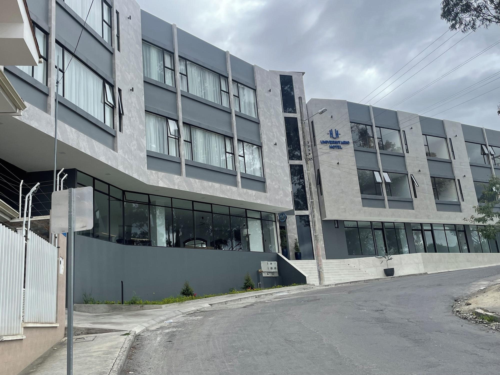 Varios Universitario Hotel