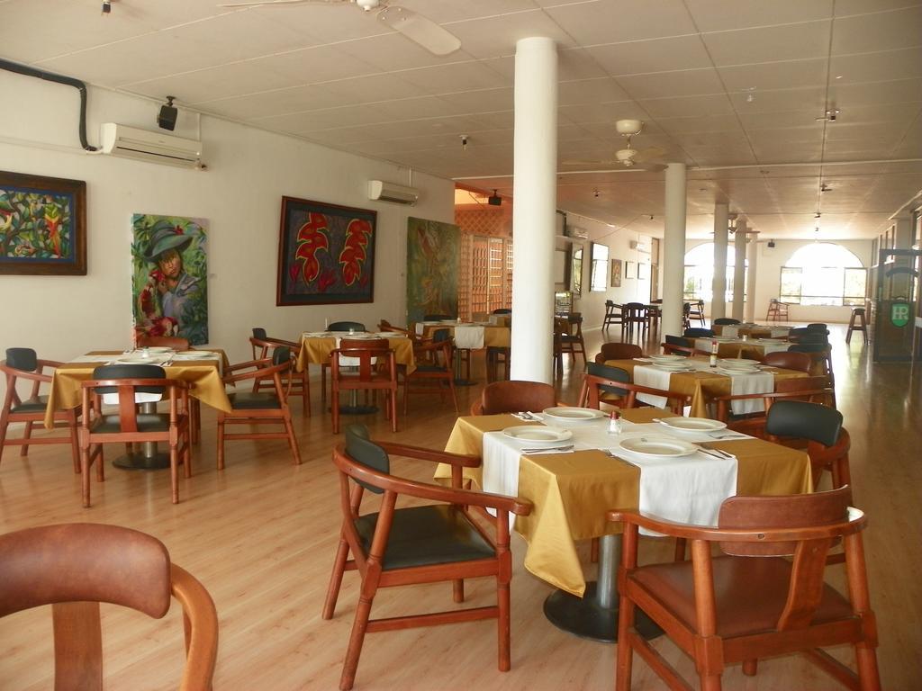Bar/Salón Hotel Royal Plaza