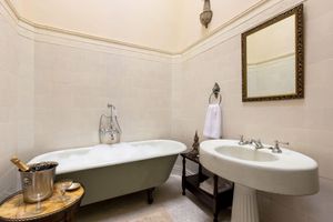 Alquiler Vacacional - Palacio Ezeyza San Telmo - 5BD - Pool & Spa – 9150 ft2