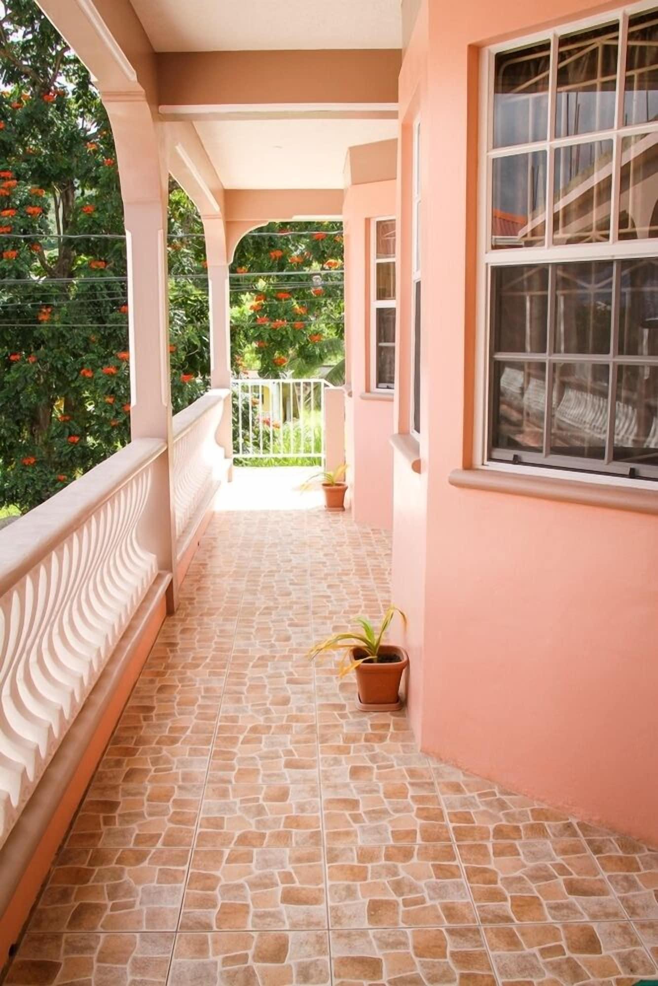 Vista Exterior Iso's Bed & Breakfast