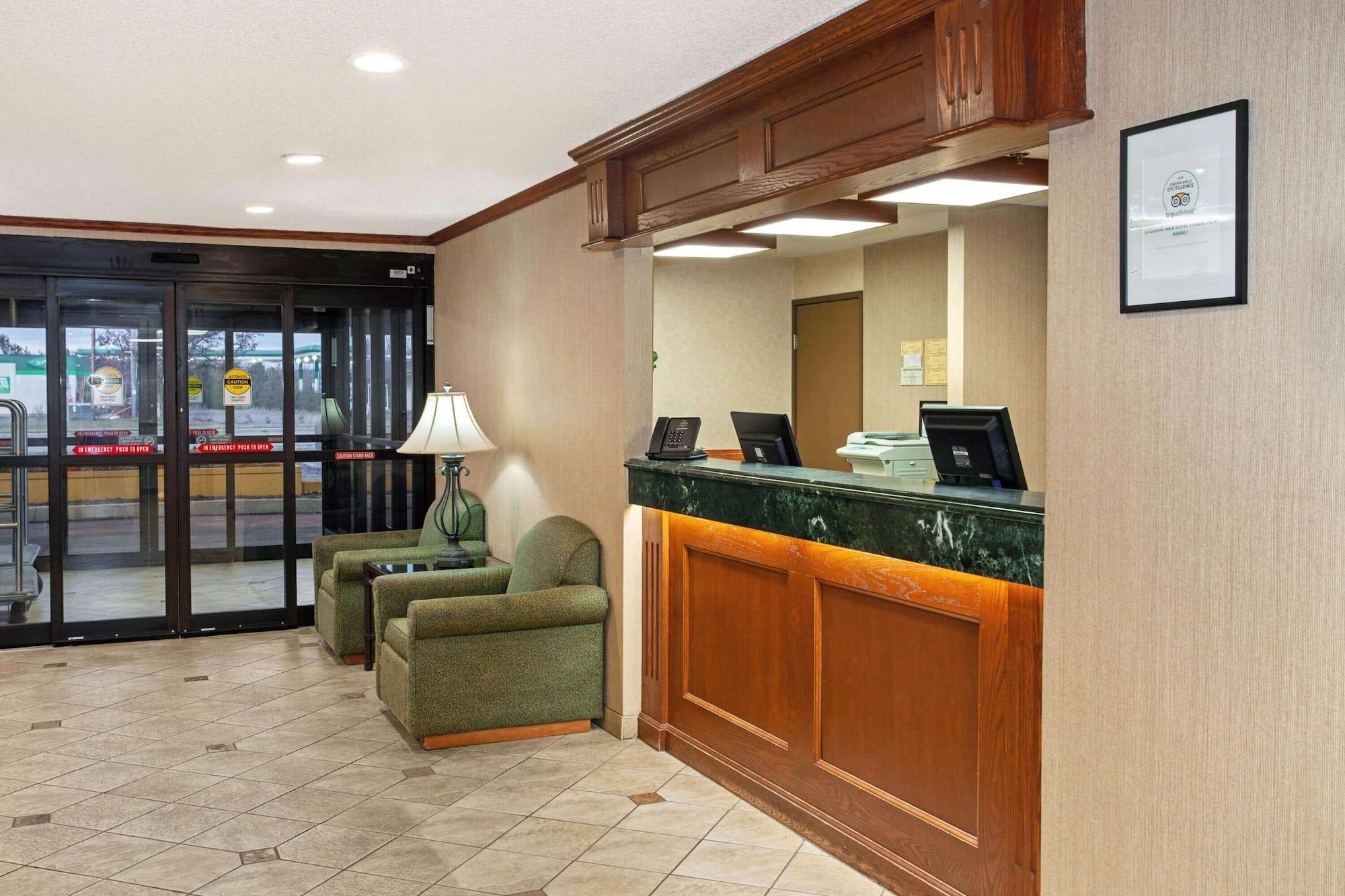 Vista Lobby La Quinta Inn & Suites by Wyndham Stevens Point
