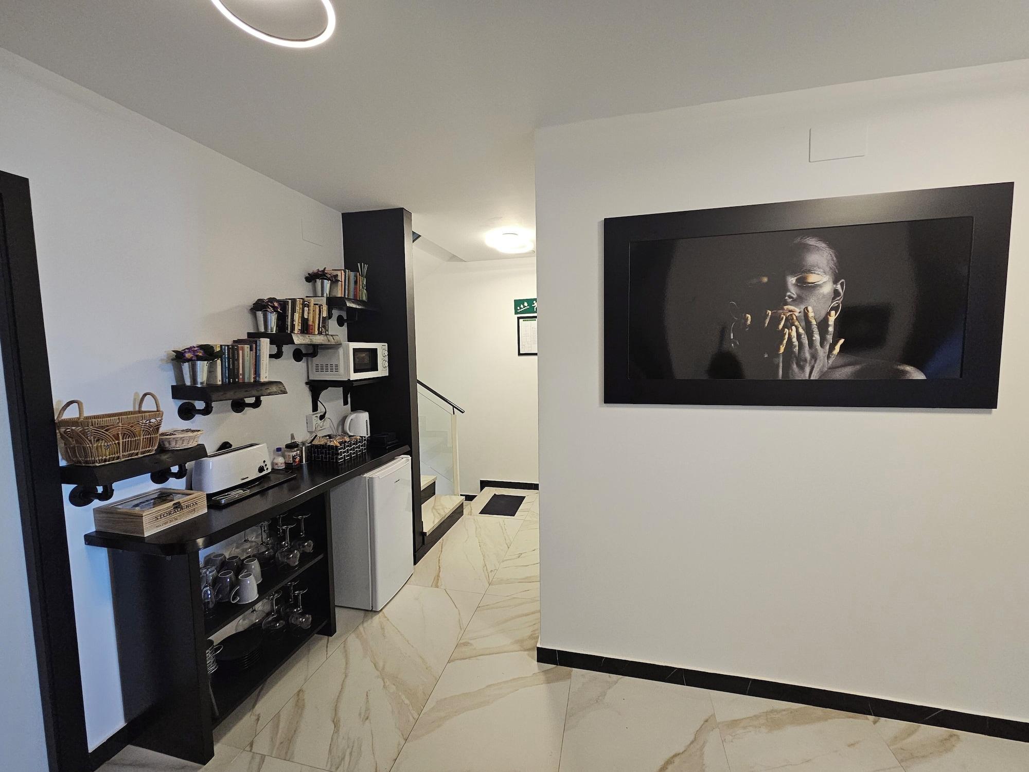 Comodidades del Alojamiento HOSTAL LUXURY NIT I DIA