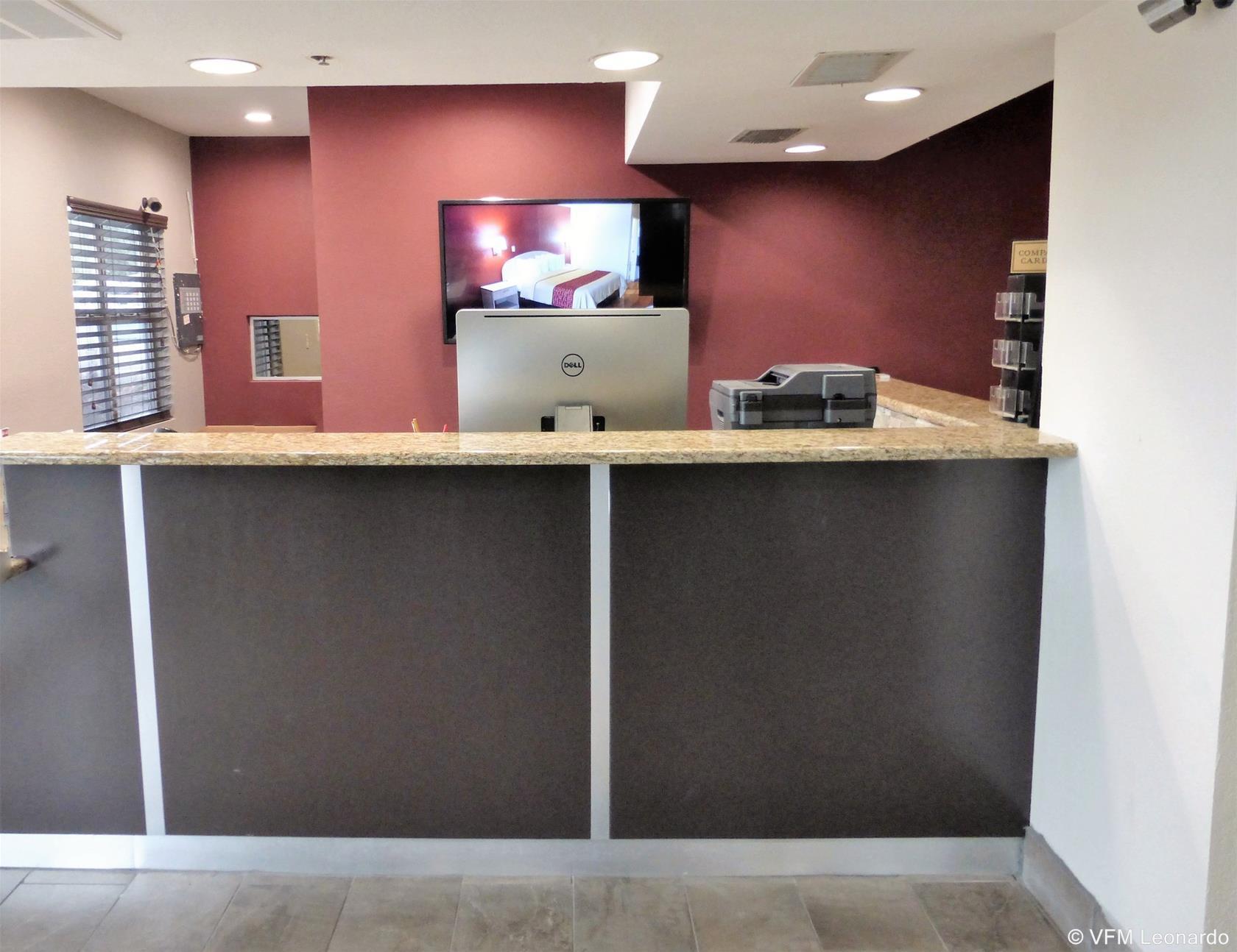 Vista Lobby Quality Inn & Suites I-10 near Fiesta Texas