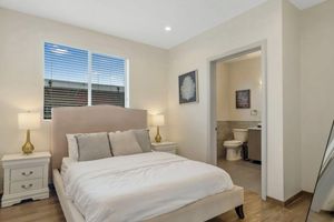 Alquiler Vacacional - Comfy 2bed apartment with Private Balcony, Rooftop, & A/C near Griffith Park