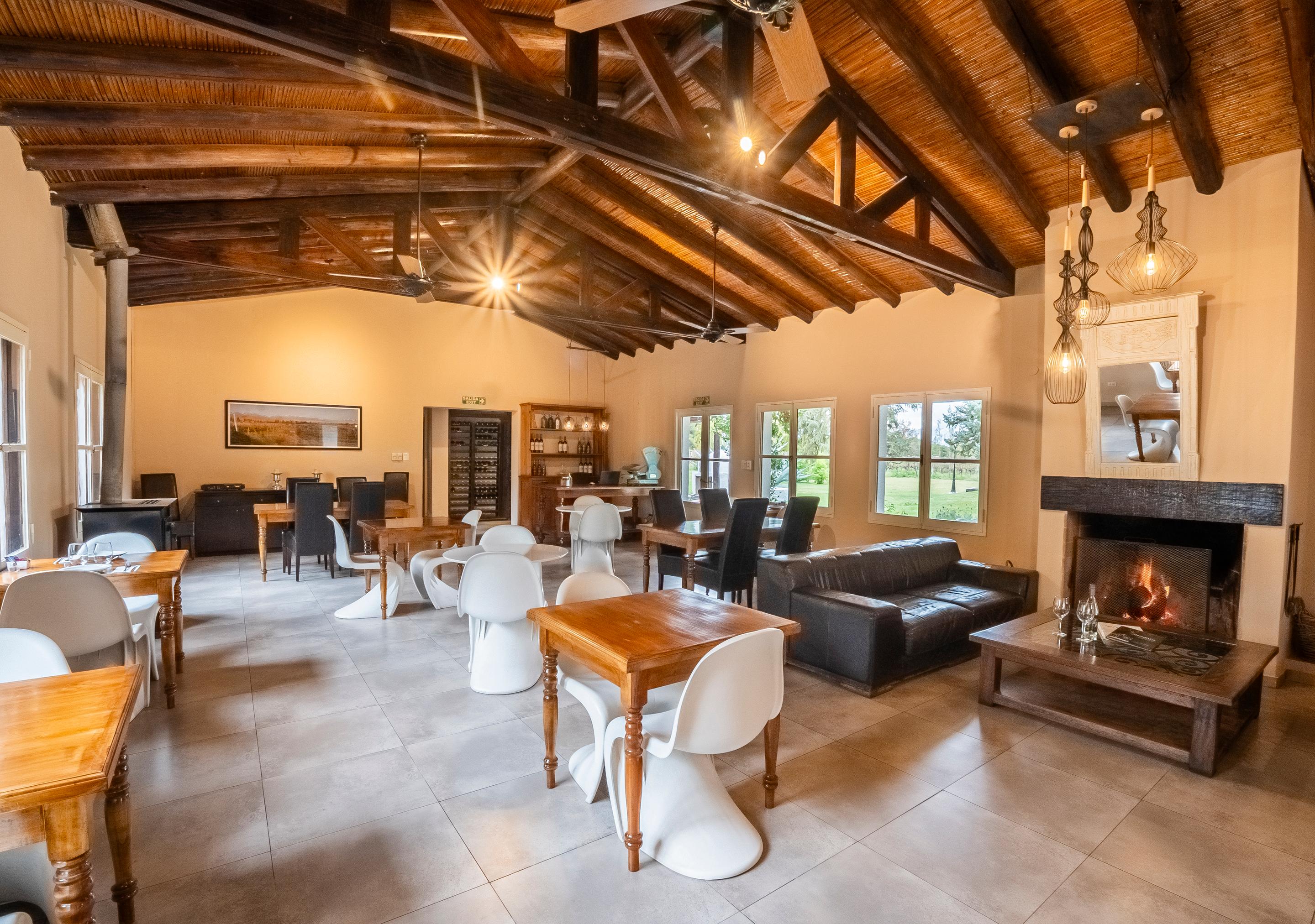 Vista Lobby Postales Finca & Bodega by DOT Boutique
