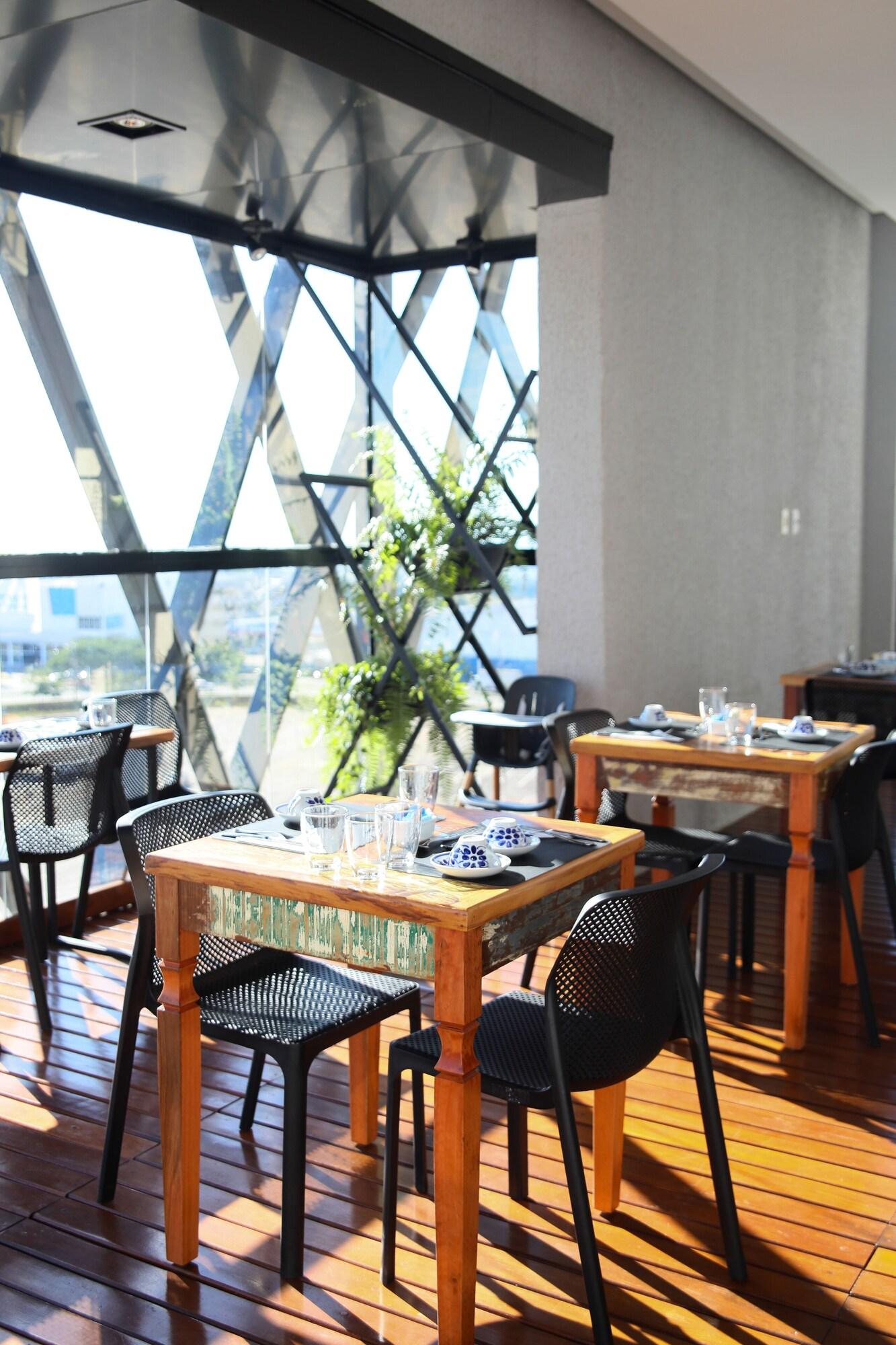 Restaurant Hotel Black Inn Flamboyant