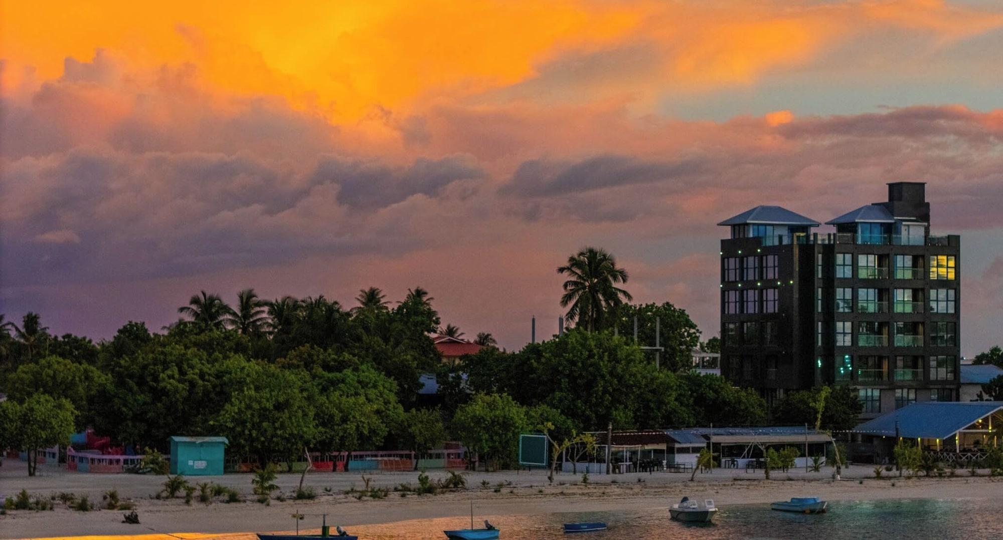 Varios Beach Hotel Guraidhoo