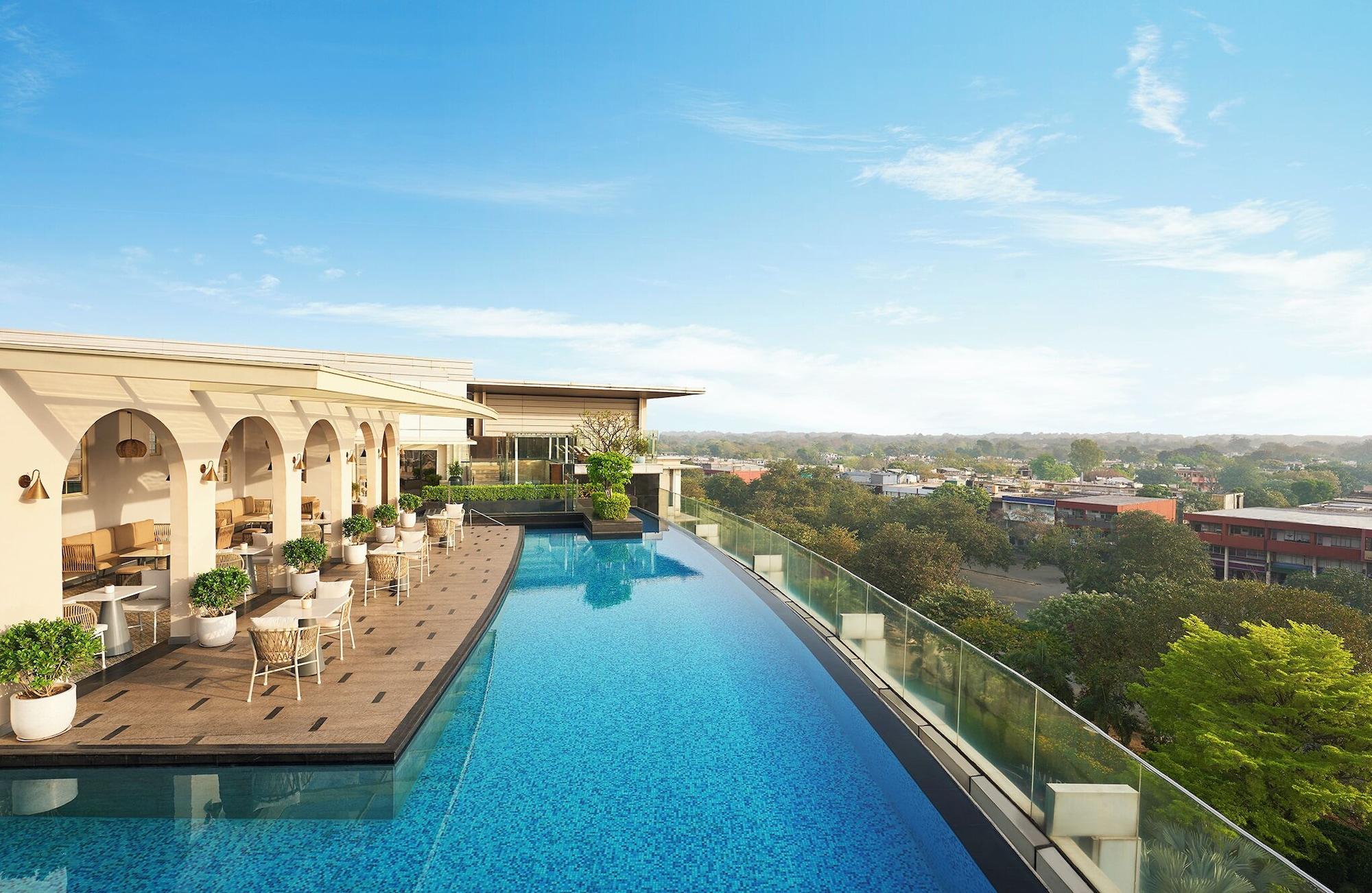 Vista Piscina JW Marriott Hotel Chandigarh