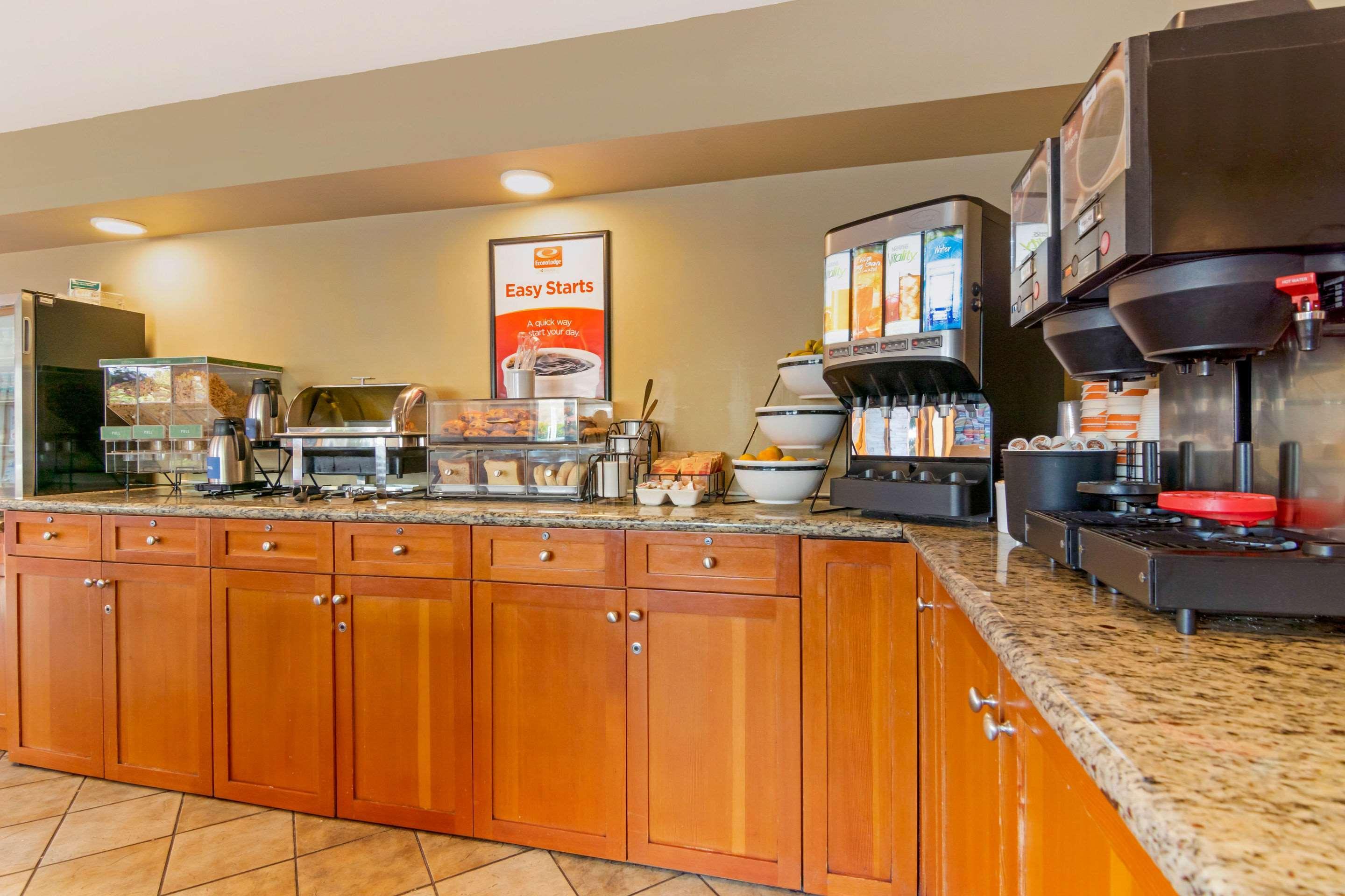 Restaurant Econo Lodge Inn & Suites N. Vancouver
