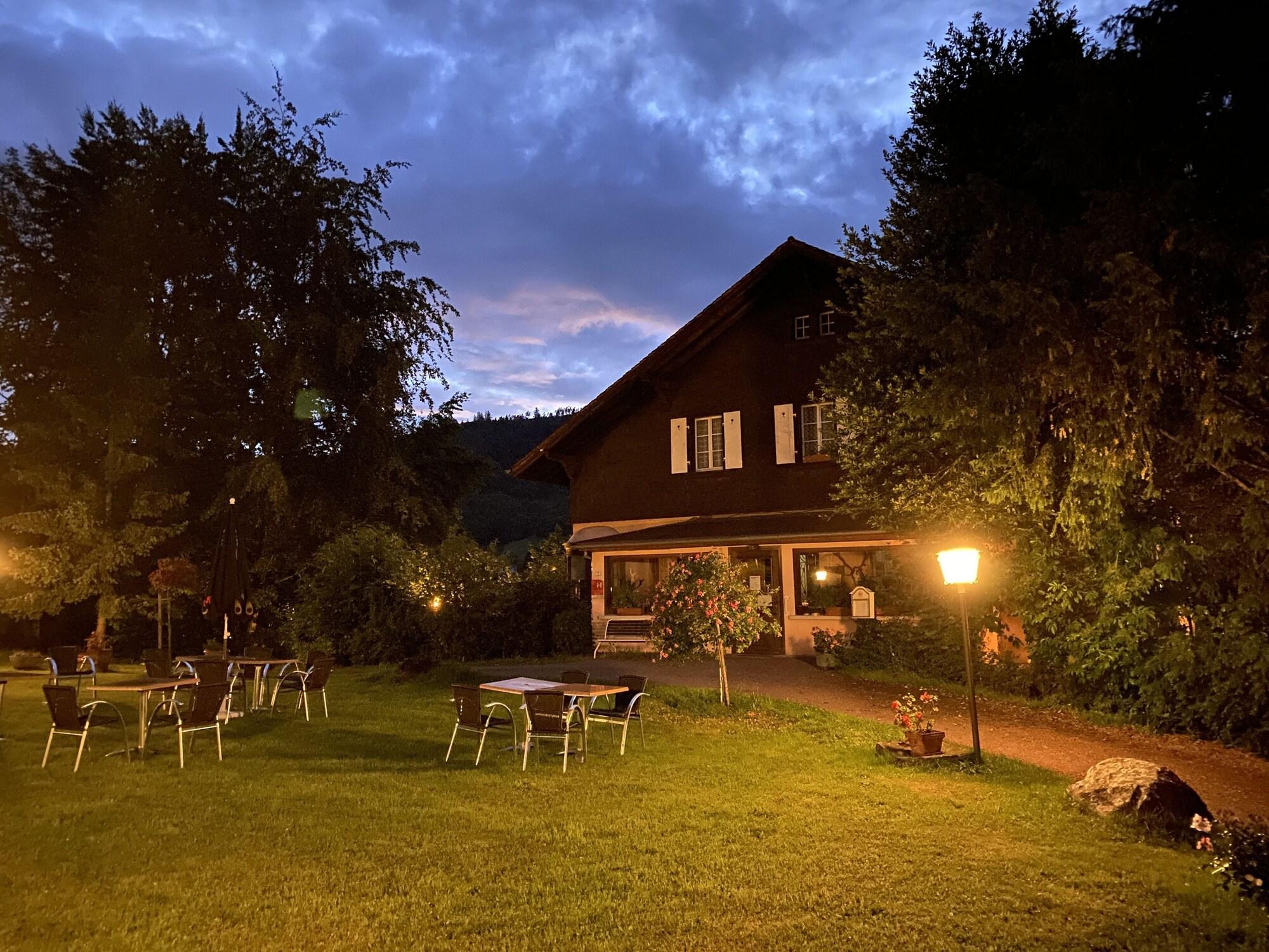 Vista Exterior Le Chalet - Hotel Restaurant
