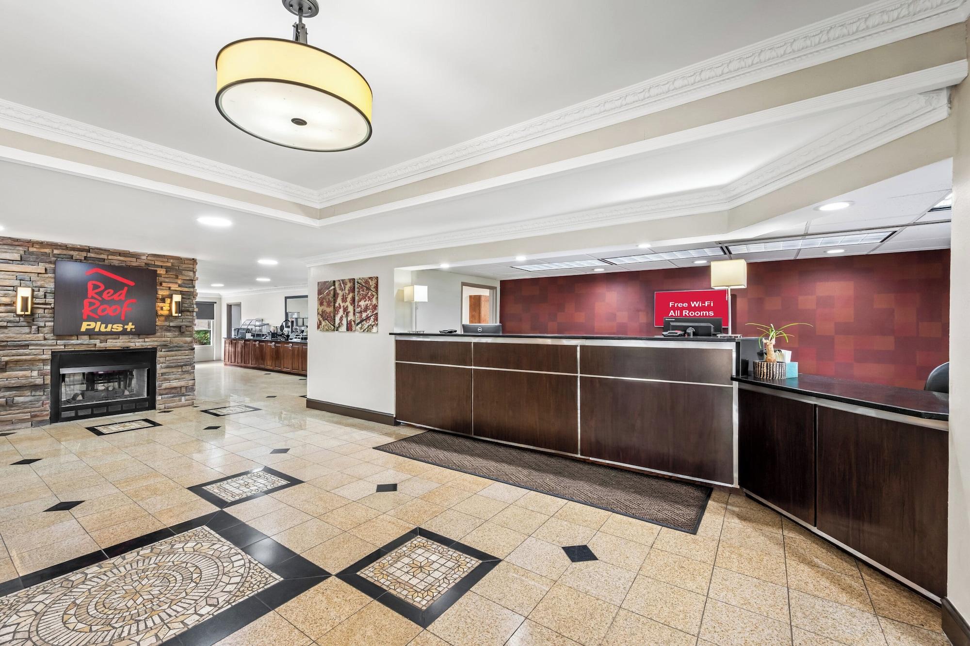 Vista Lobby Red Roof PLUS+ Henderson