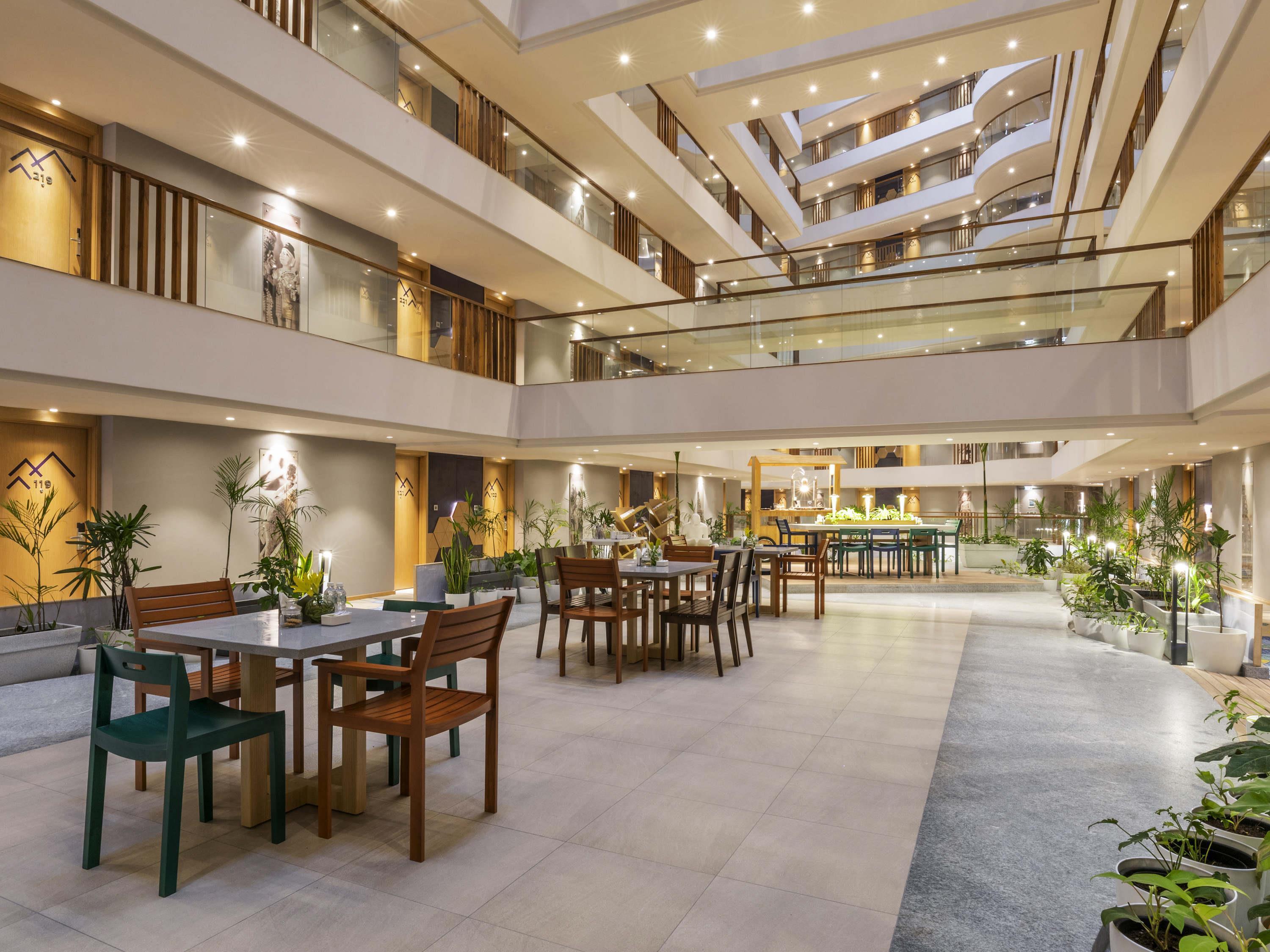 Vista Exterior Novotel Vijayawada Varun Hotel