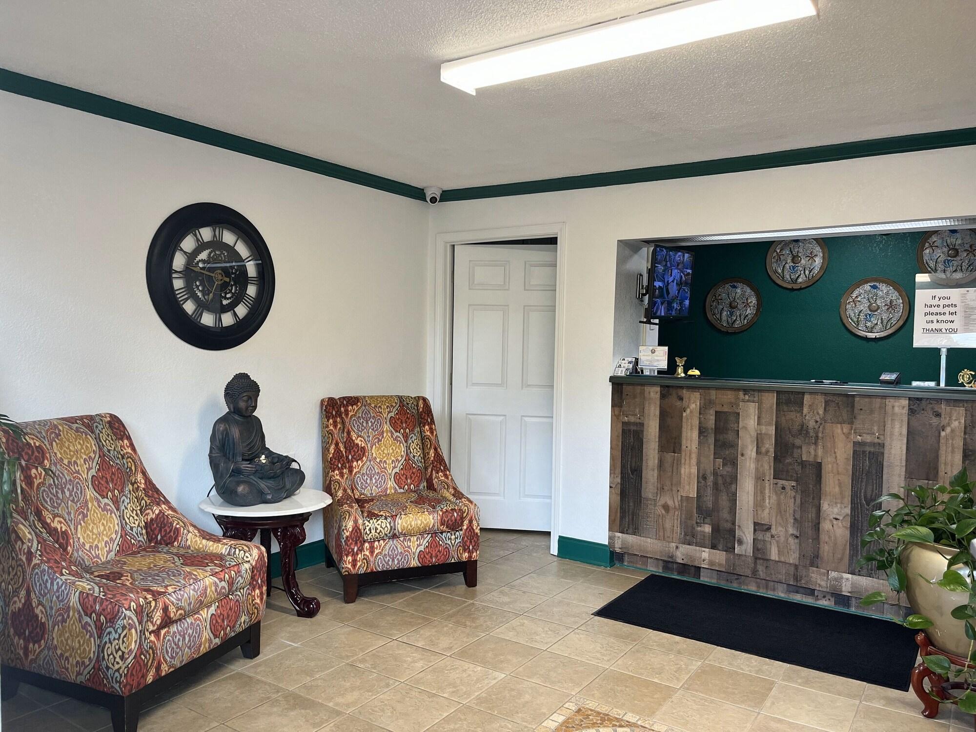 Vista Lobby Pine Tree Inn