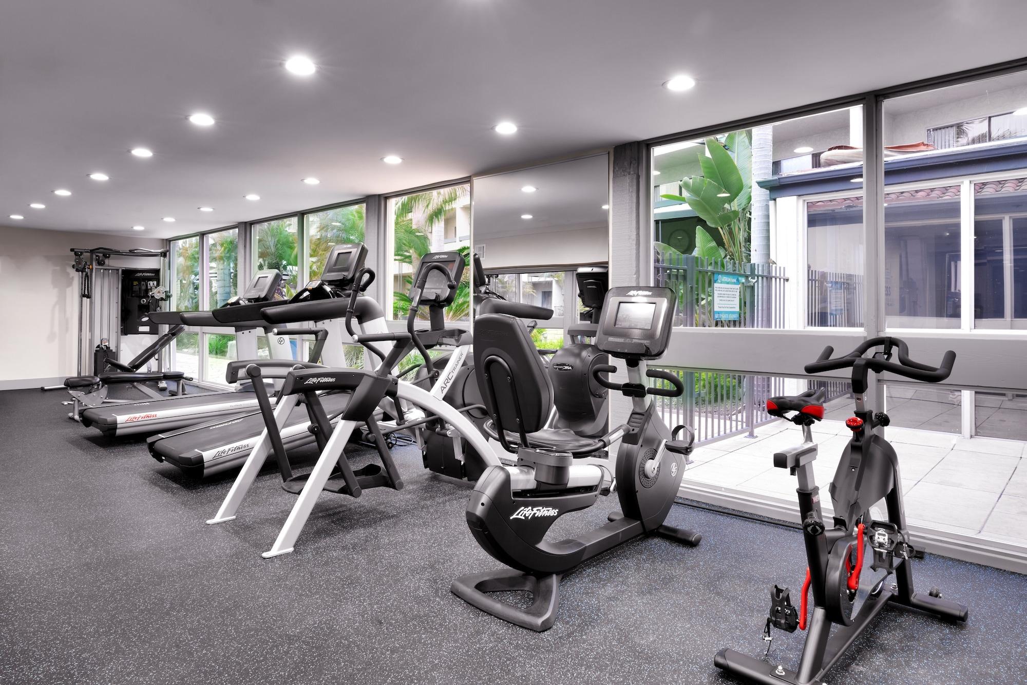 Gimnasio Atrium Hotel at Orange County Airport