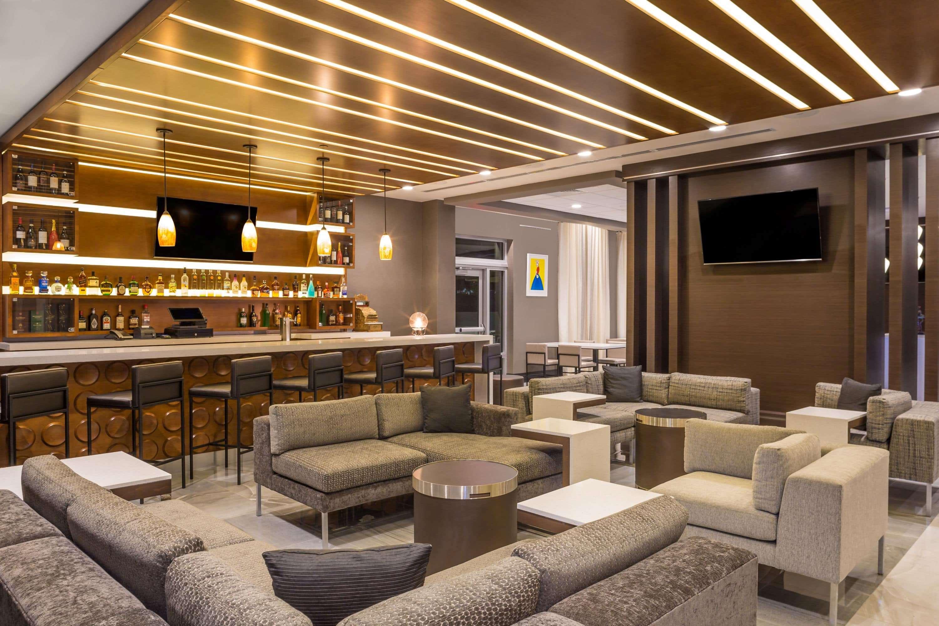 Bar/lounge Wingate By Wyndham Miami Airport