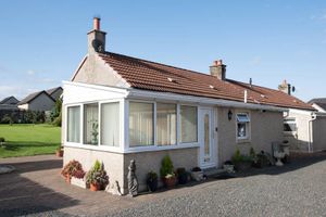 Alquiler Vacacional - Peaceful-Honeysuckle Scottish Cottage with Hot Tub