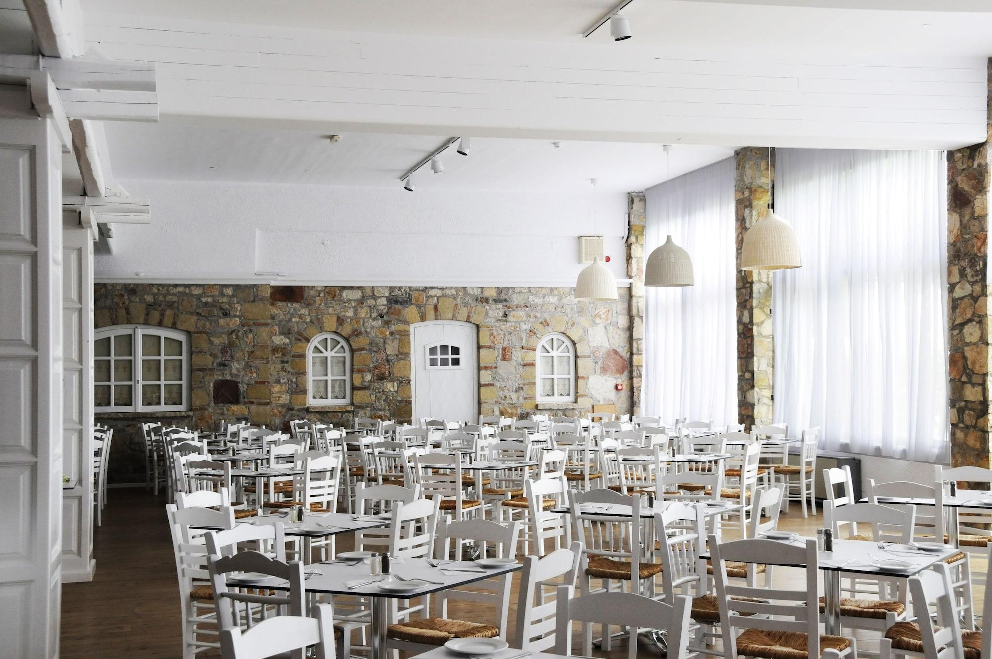 Restaurant Sunrise Village Beach
