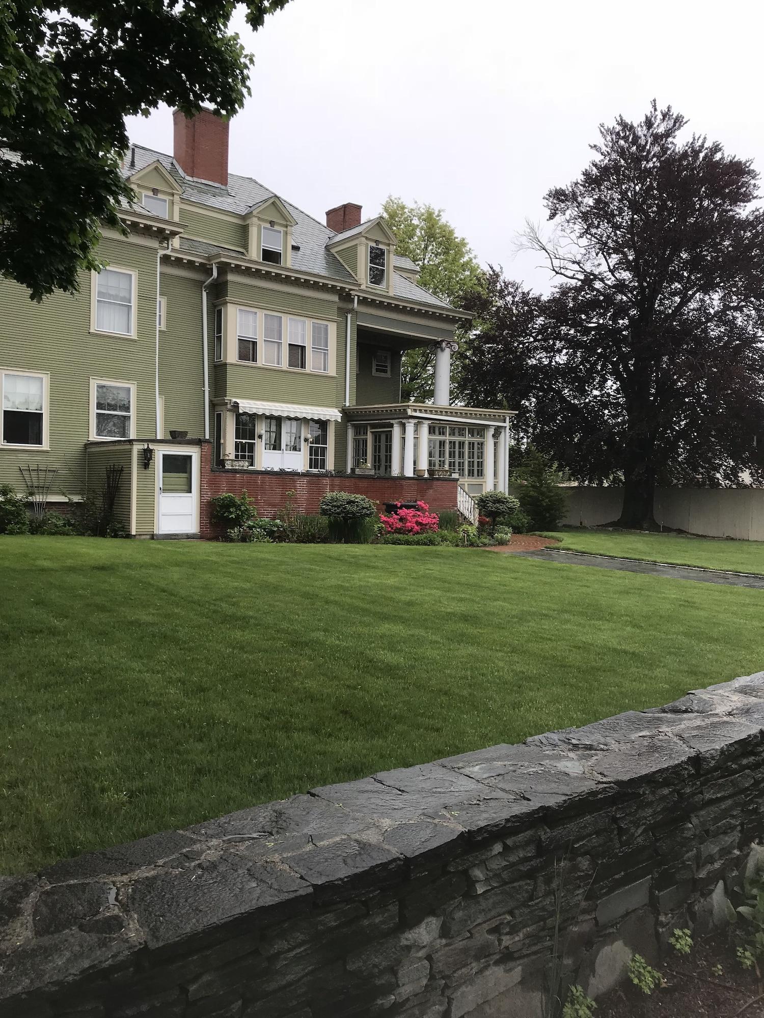Vista Exterior Edgewood Manor