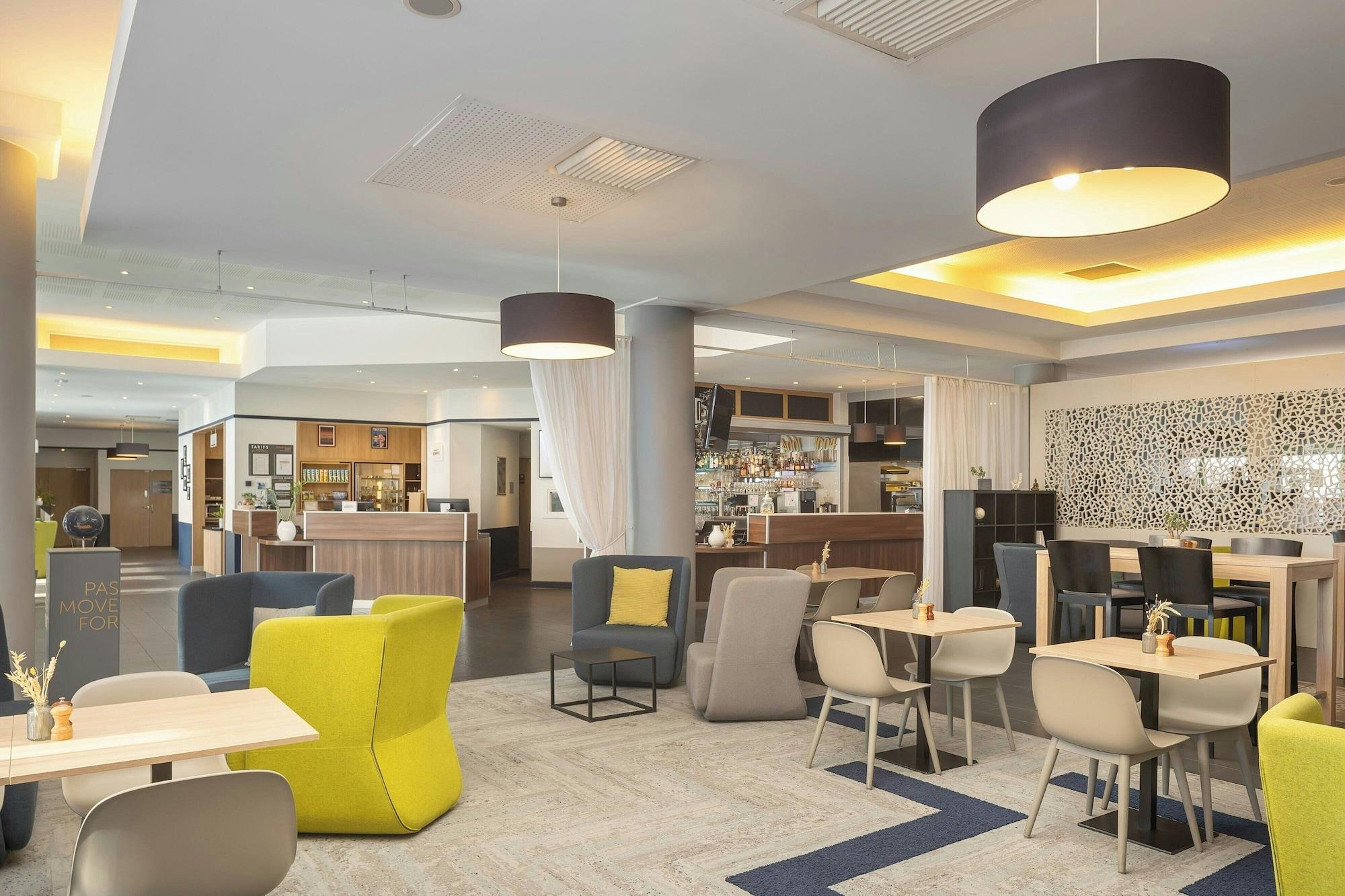 Vista Lobby Courtyard by Marriott Toulouse Airport