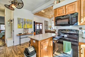 Alquiler Vacacional - Near Hiking: Cabin w/ Deck & Grill in Show Low