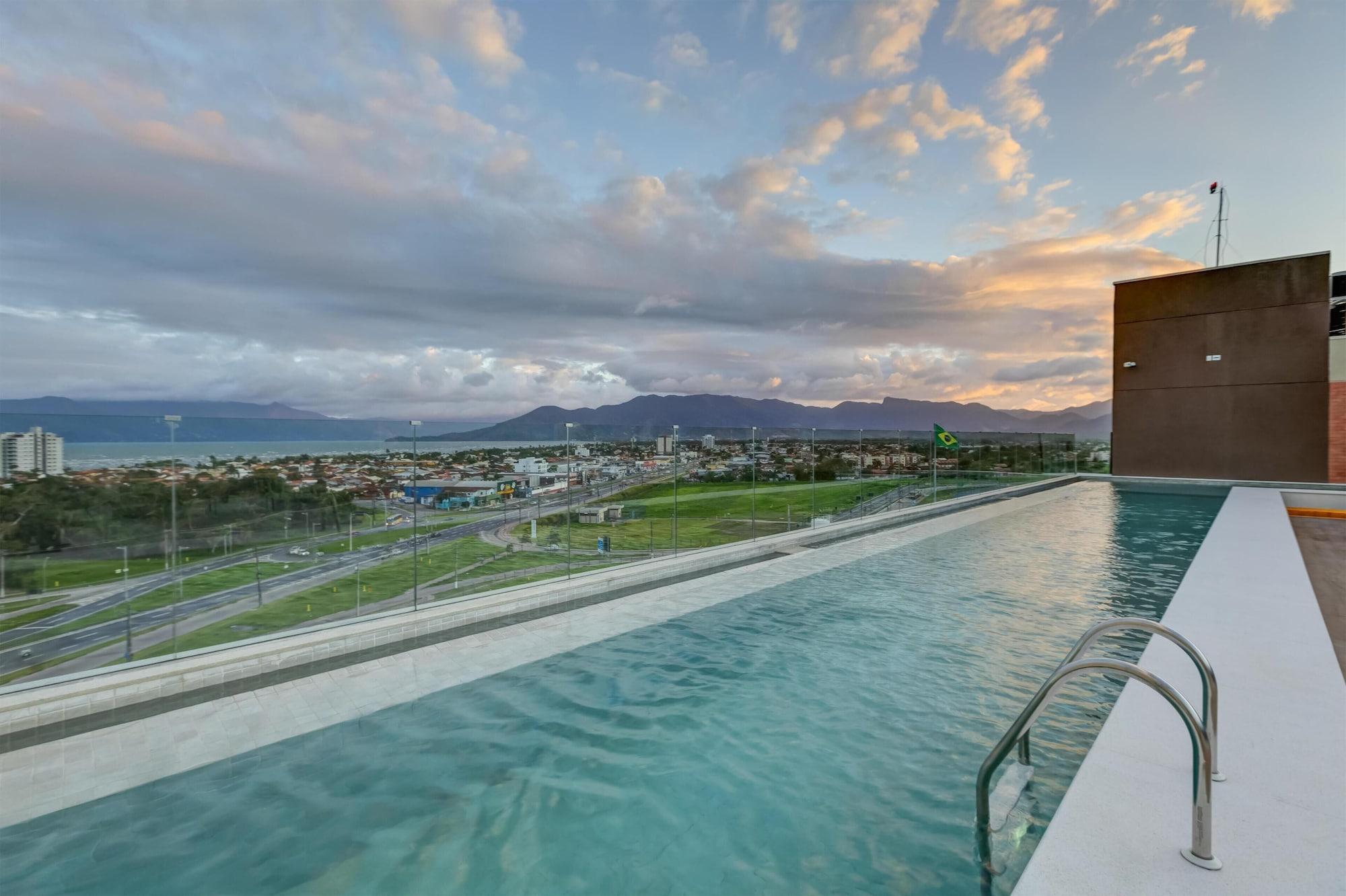 Vista Piscina Hampton By Hilton Caraguatatuba Serramar