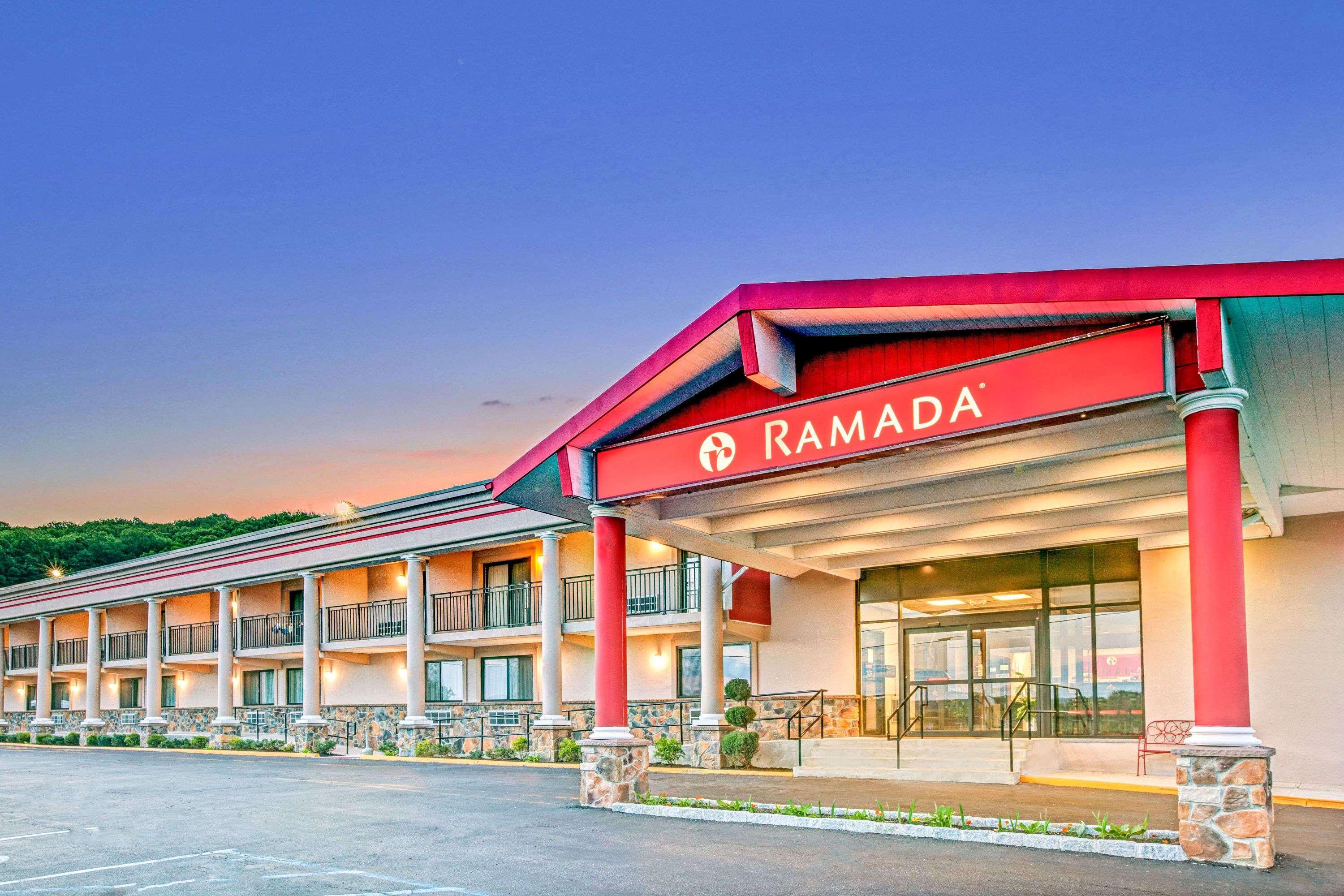 Vista Exterior Ramada by Wyndham Rockaway