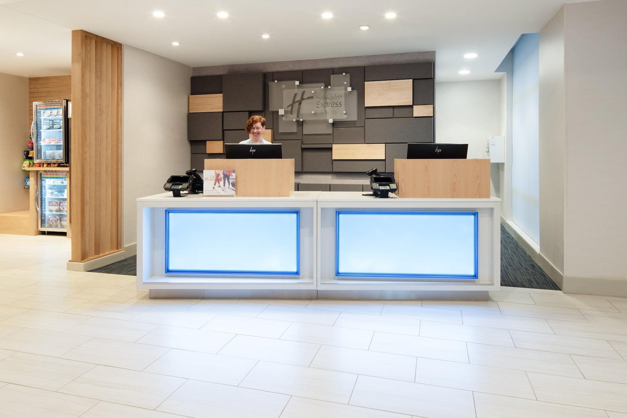 Vista Lobby Holiday Inn Express & Suites Murrieta by IHG