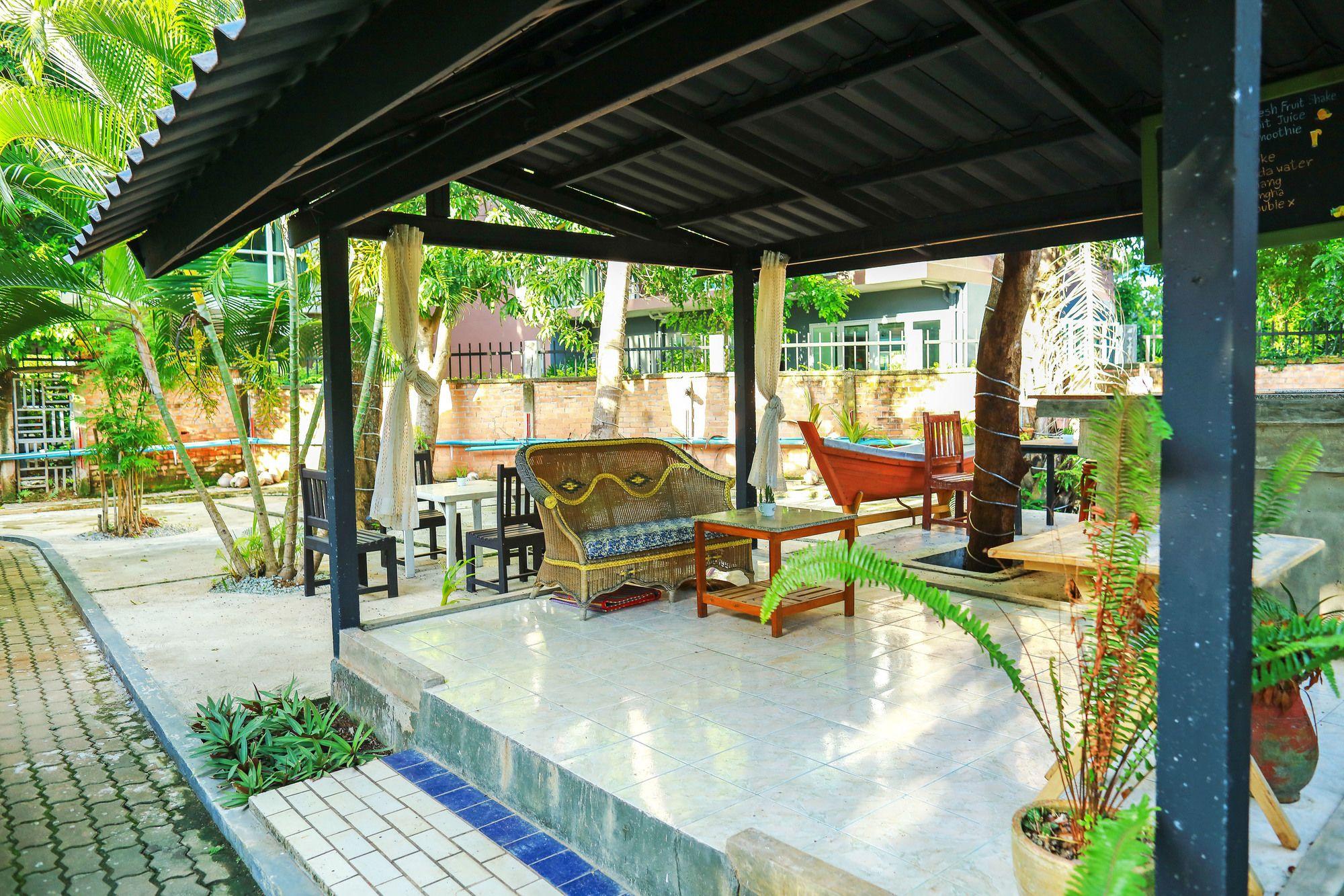 Bar/Salón BaanNueng at Kata