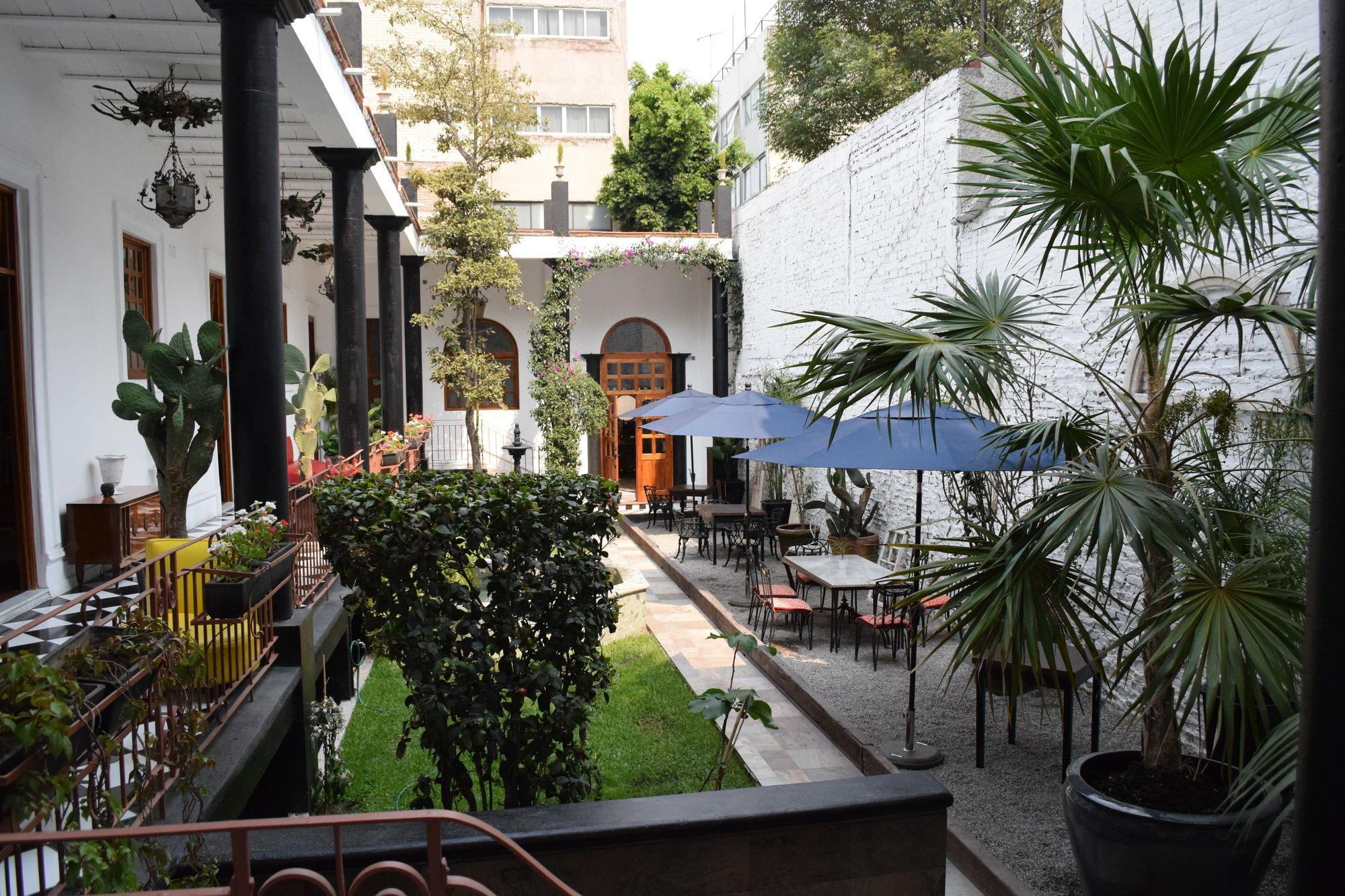 Varios Galanga Thai House