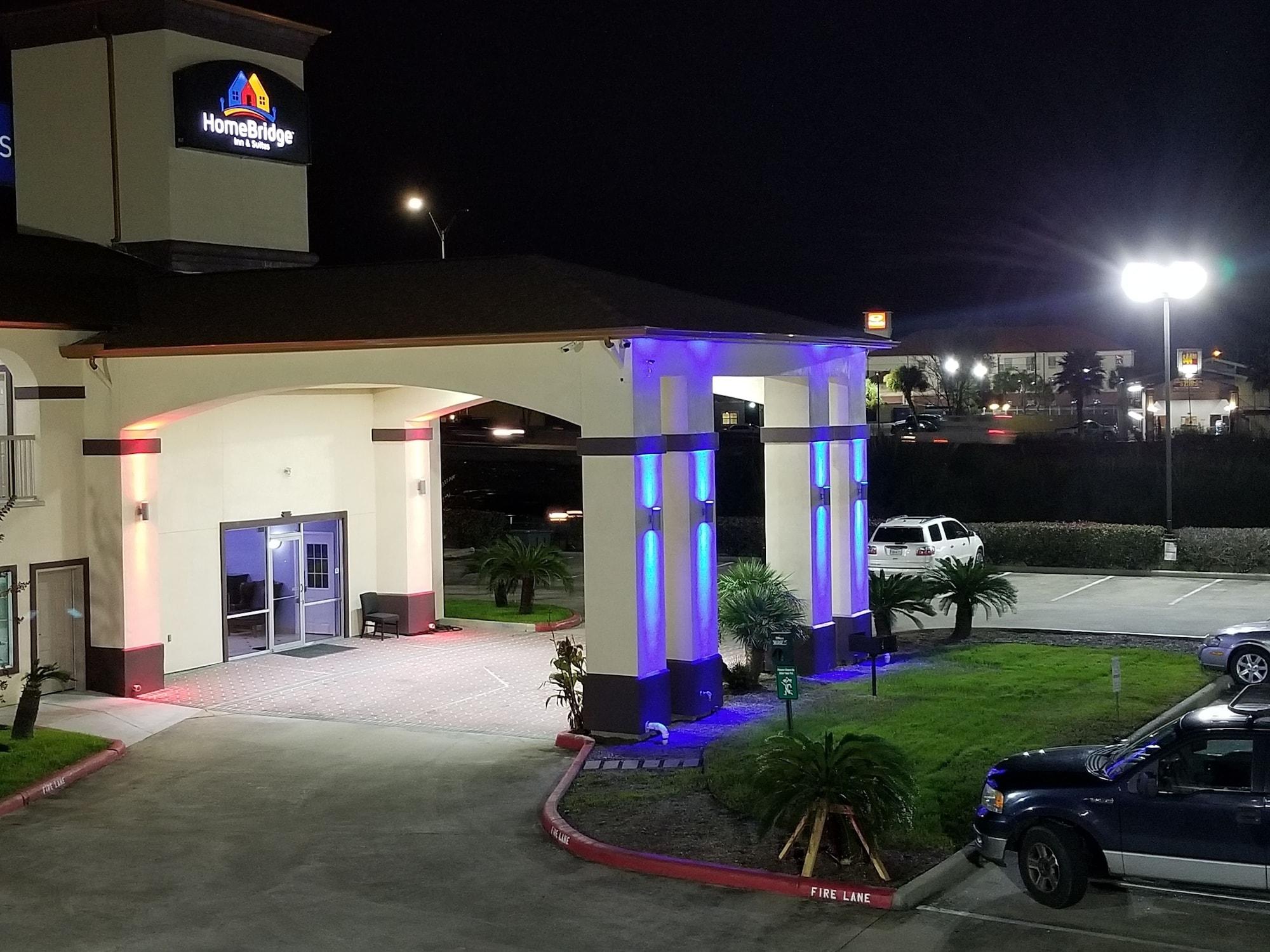 Vista Exterior HomeBridge Inn and Suites