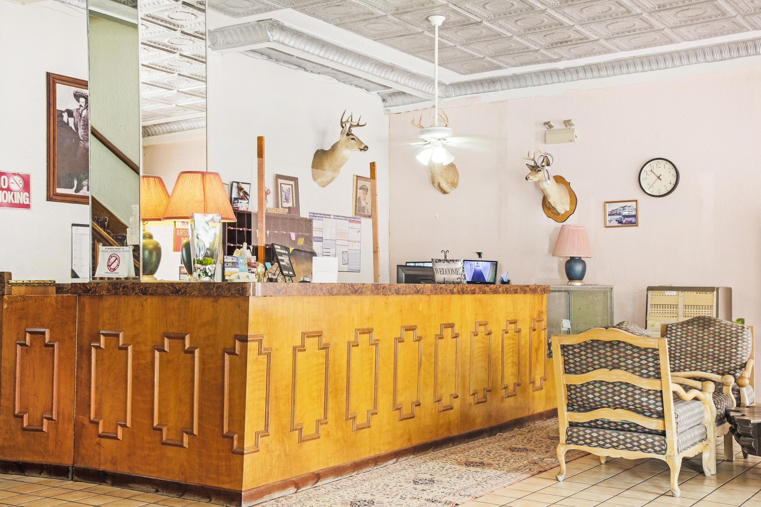 Vista Lobby OYO Historic Cameron Hotel Brownsville I-69E