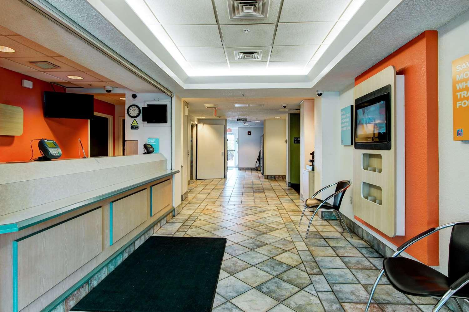 Vista Lobby Park Inn by Radisson, Aurora