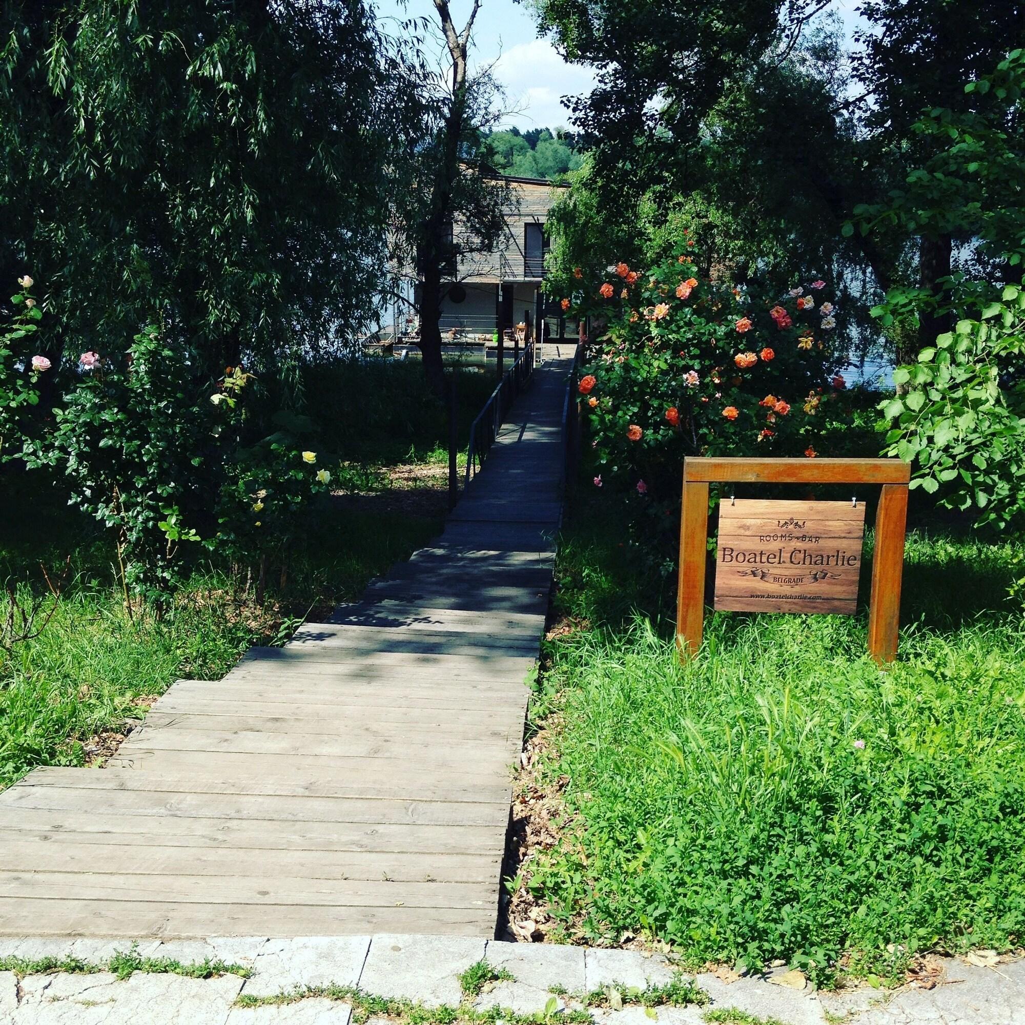 Comodidades del Alojamiento B&B Boatel Charlie