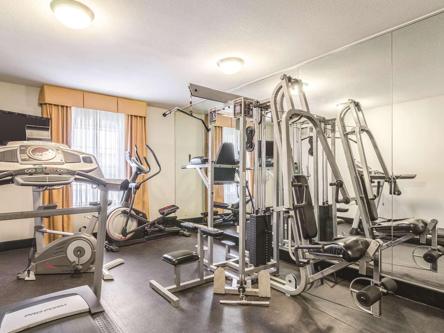 Gimnasio La Quinta Inn & Suites Kansas City Airport