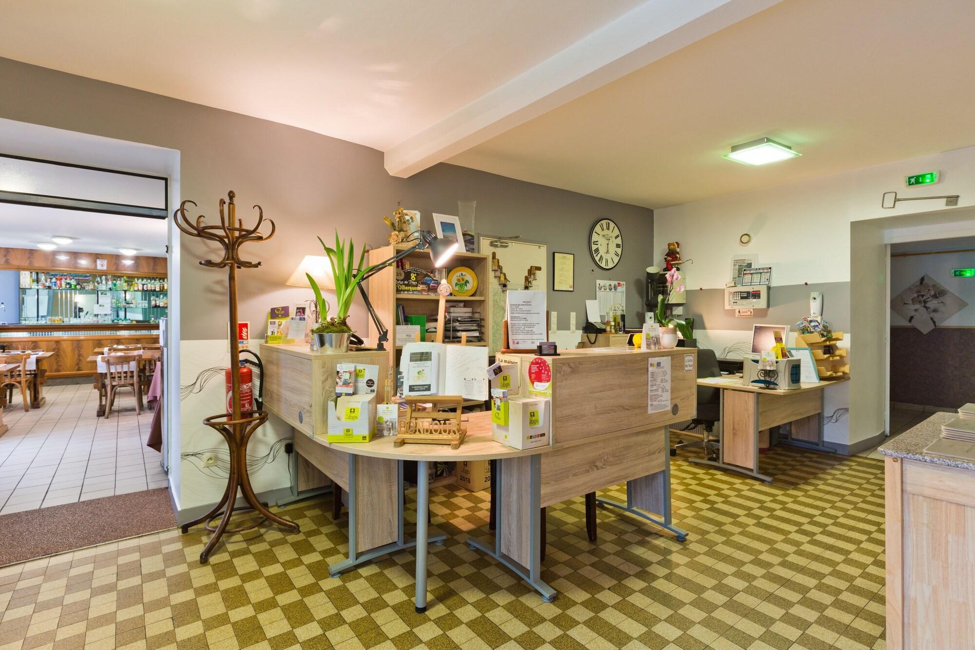 Vista Lobby Hotel Restaurant De La Dore