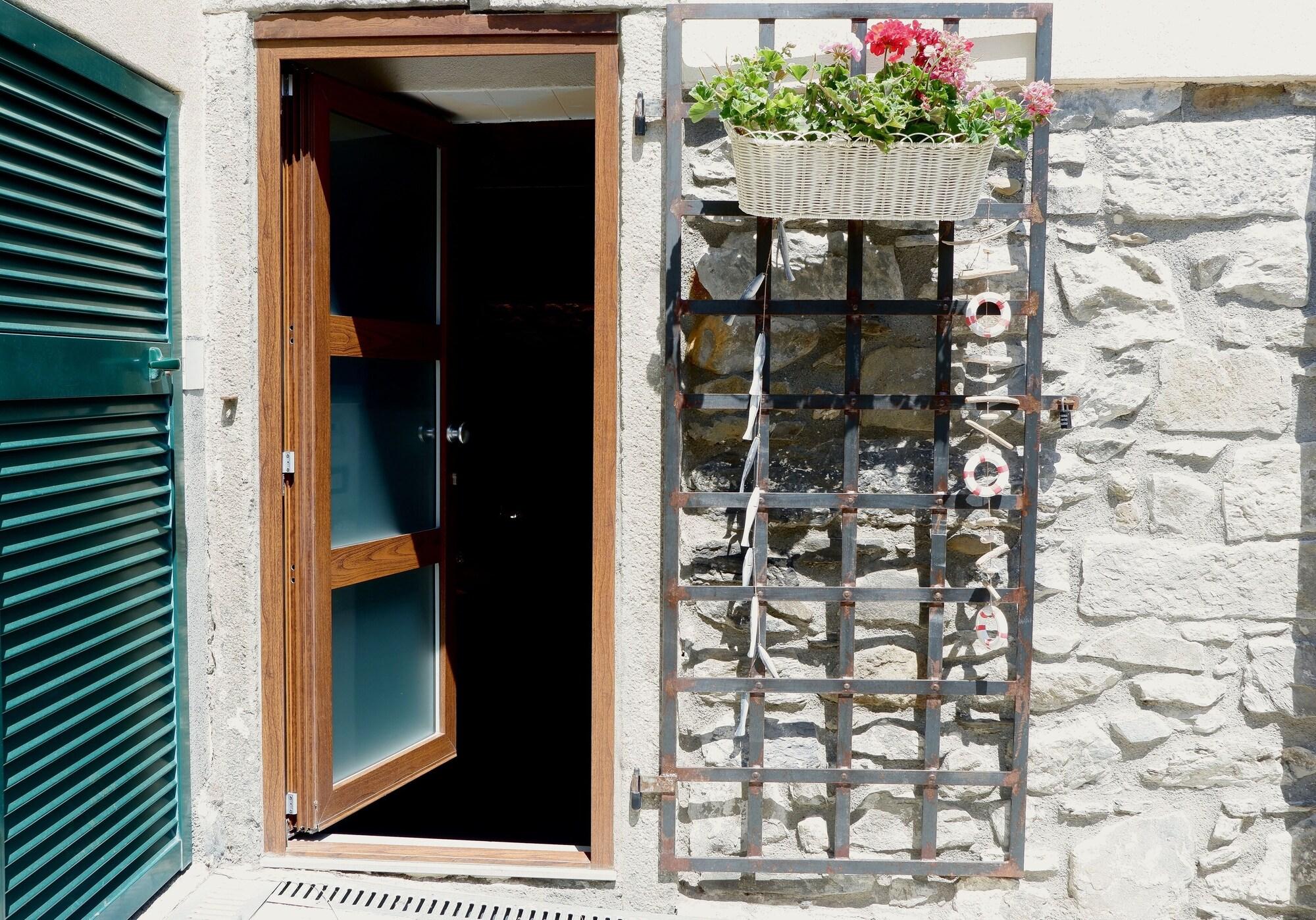 Vista Exterior Madüneta 5 Terre Guesthouse