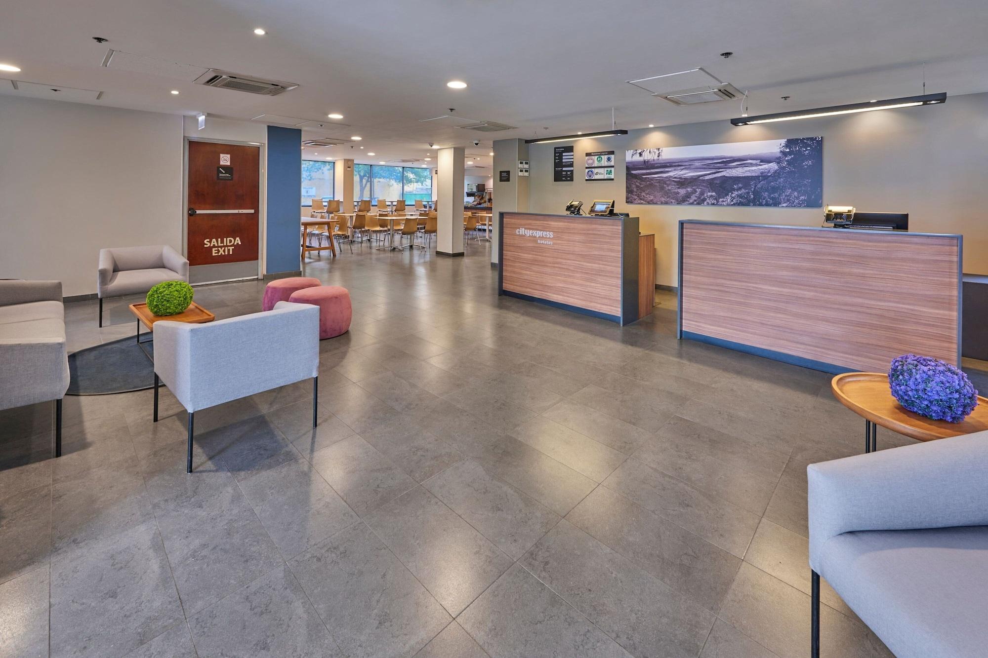 Vista Lobby City Express by Marriott Saltillo Norte